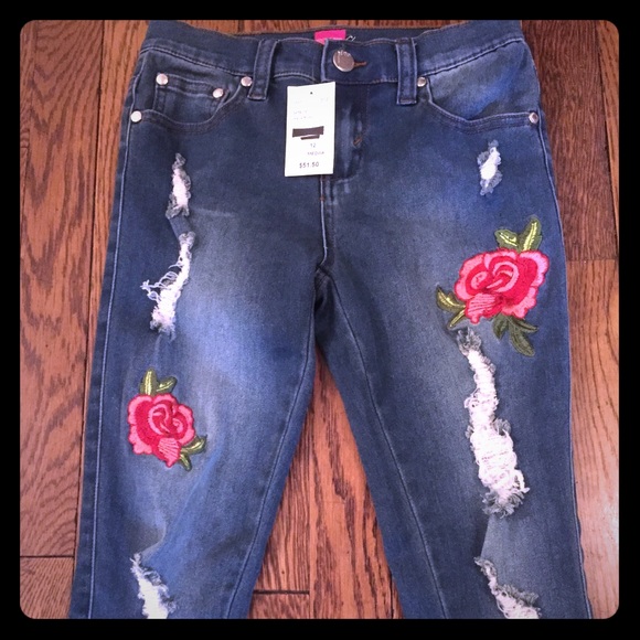 Girls ripped jeans with roses - Picture 1 of 4